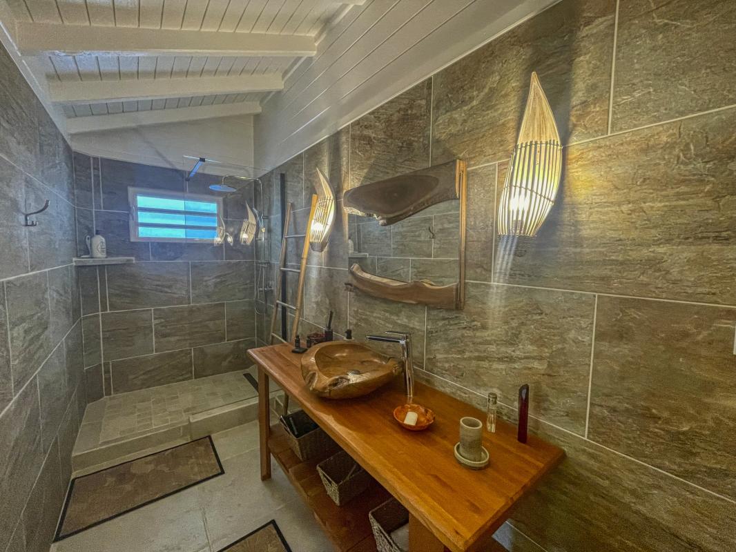 39. Location villa piscine proche plage Deshaies Guadeloupe_Chambre 2